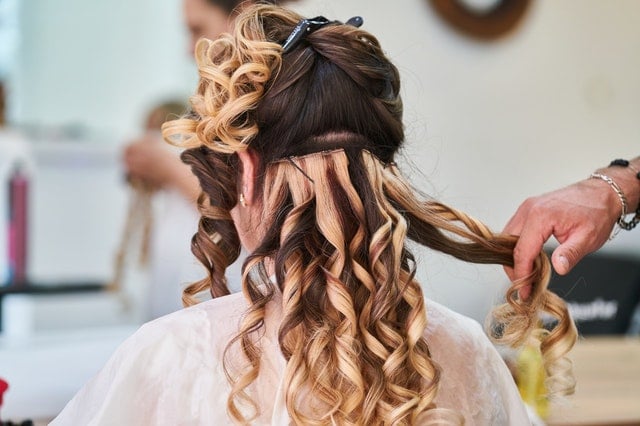 Come schiarire i capelli tinti
